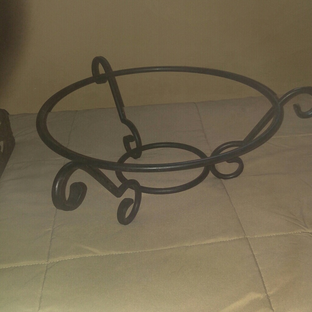 Wrought iron bowl holder